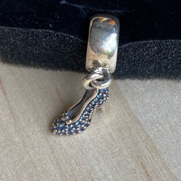 Pandora Disney - Cinderella’s Slipper Charm - Picture 4 of 6
